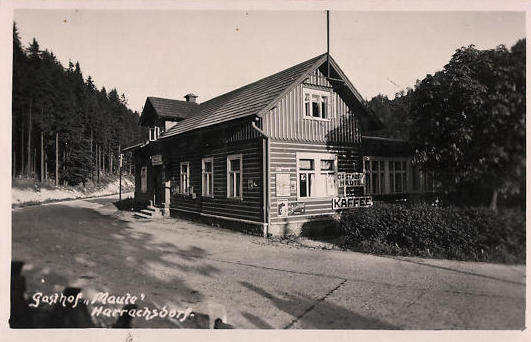 Datei:AK-Harrachsdorf-Gasthof-Maute-Strassenpartie.jpg