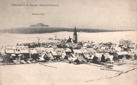 Datei:AK-Pressnitz-Ortsansicht-im-Winter-mit-Spitzberg.jpg