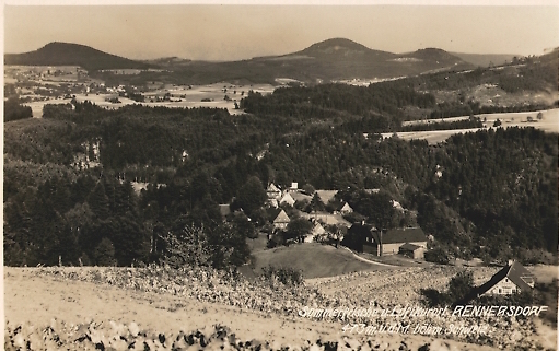 Datei:AK-Dittersbach-Rennersdorf-Ortsansicht-mit-Umgebung-von-oben-gesehen.jpg