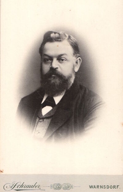Fotografie-A-Schrauber-Warnsdorf-gestandener-Herr-mit-Vollbart.jpg