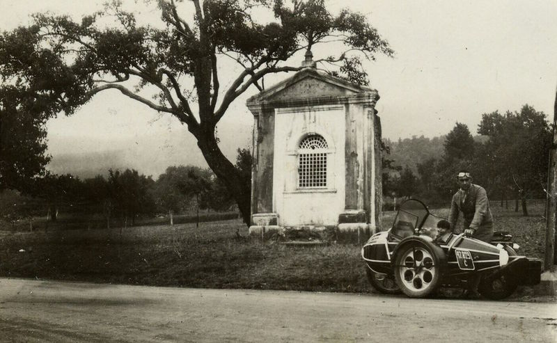 Datei:Priesten Juchtenkapelle 1933.jpg