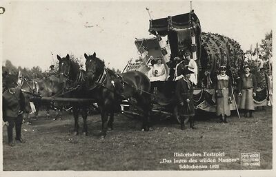 AK-Schluckenau-Historisches-Festspiel-1928-Das-Jagen-des-Wilden-Mannes-Festwagen.jpg