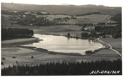 AK-Alt-Ohlisch-Landschaftsidylle-mit-Ort-im-Hintergrund.jpg