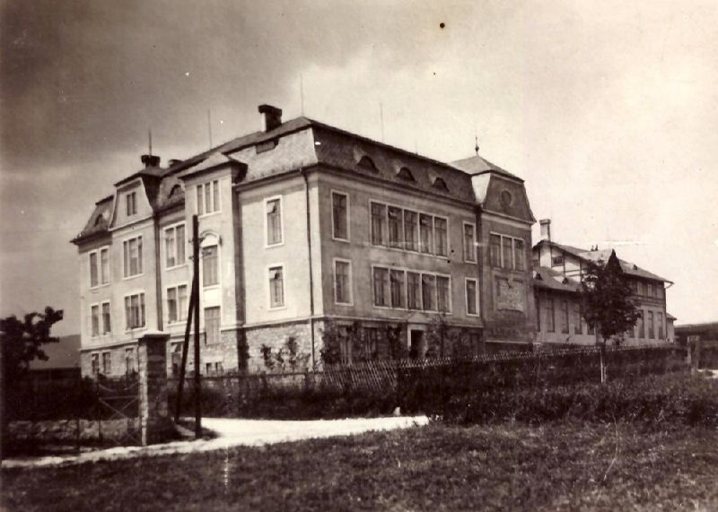Datei:S-Fachschule-Granitindustrie-Friedeberg-Freiwaldau.jpg
