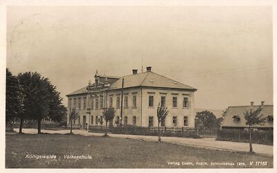AK-Koenigswalde-Blick-auf-die-Volksschule.jpg